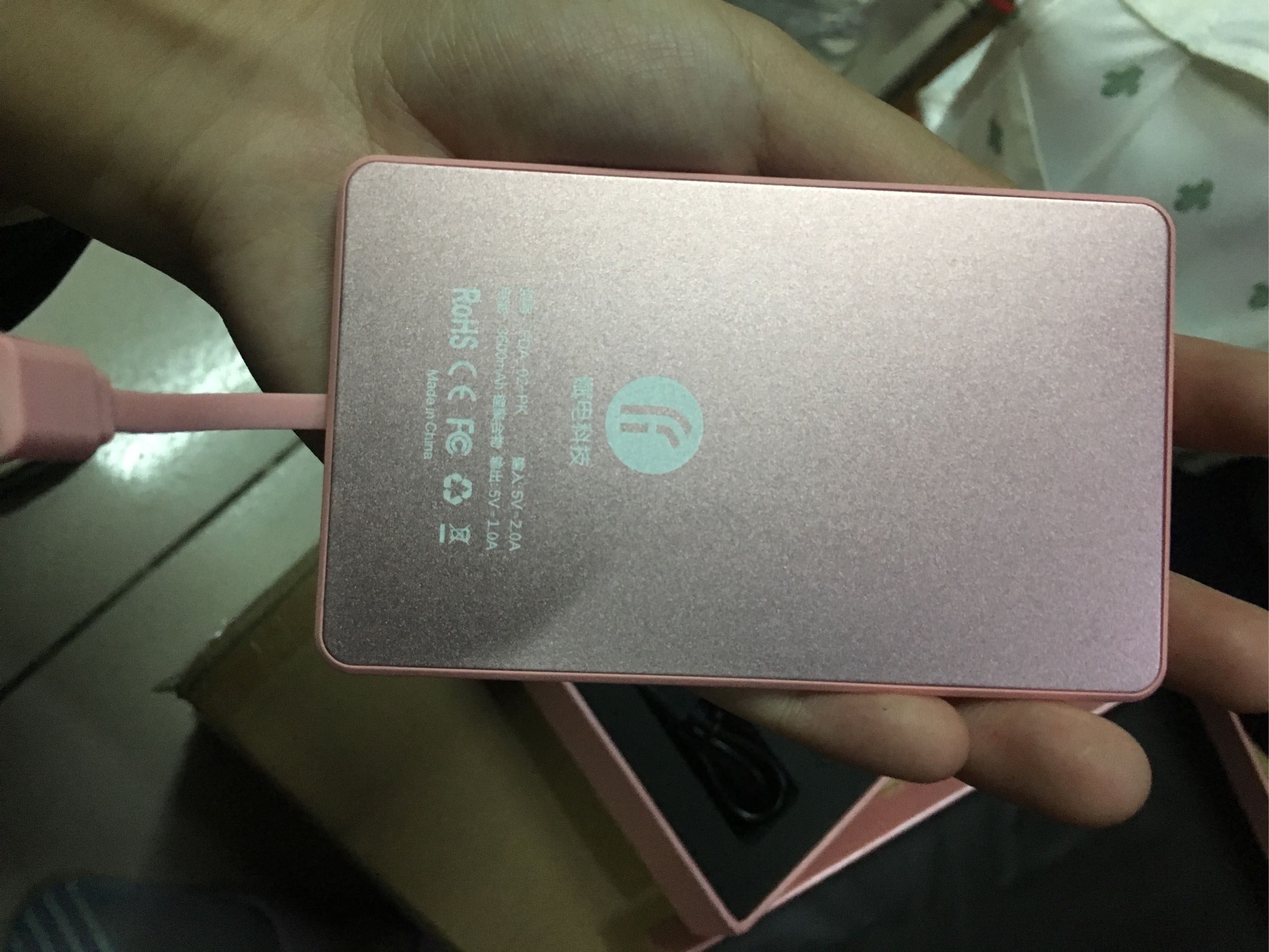 FFQUEEN磁吸充电宝好不好用，是什么牌子_搜券