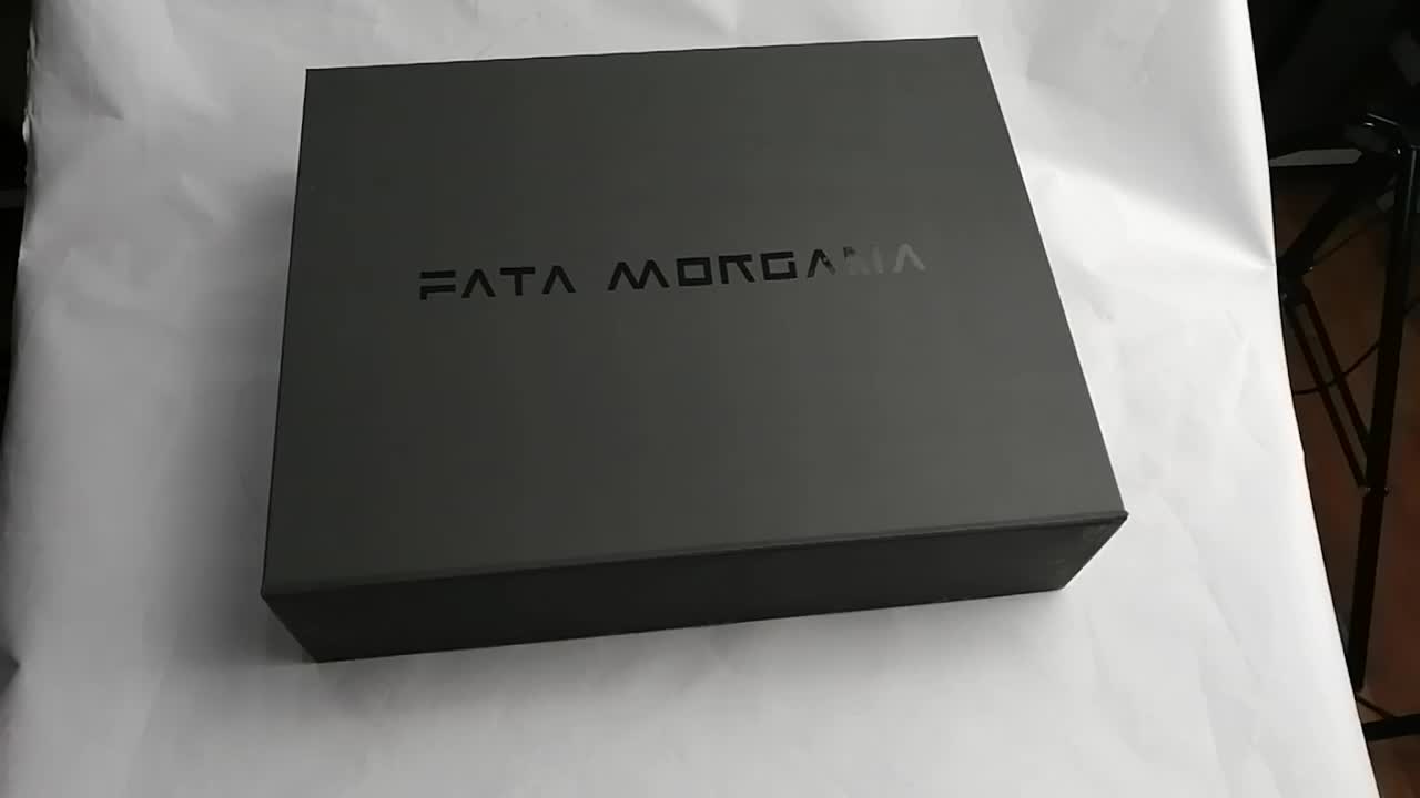 матовая поверхность упаковки. двусторонний вкладыш в упаковку. матовая упаковка. матовая упаковочная бумага. черная коробка.