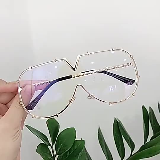 2024 New V Letter Fashion One Piece Shield Sunglasses for Women