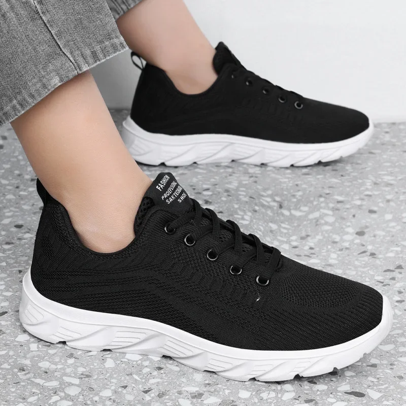 Lightweight men's demi-season casual footwear for students