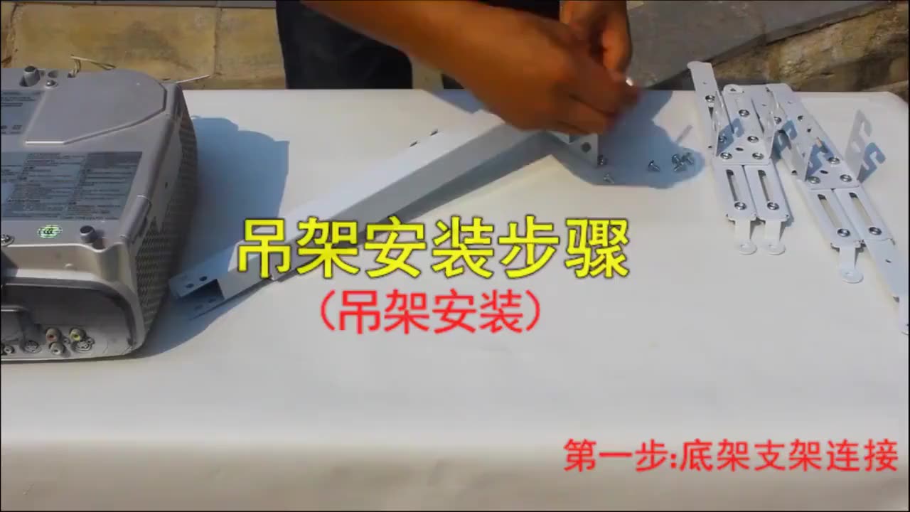 投影仪吊架还可以这么藏。天花板秒变私人影院！