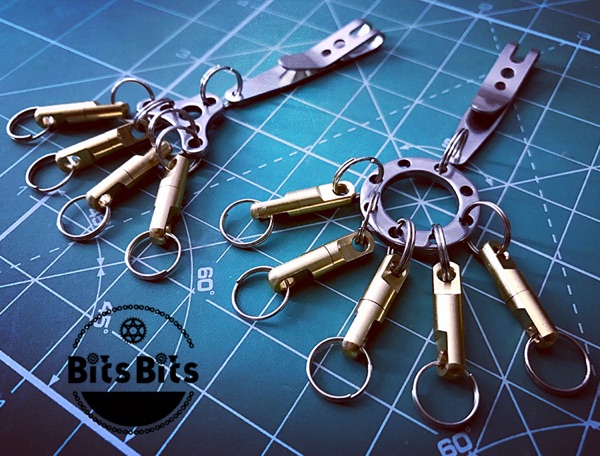 (BitsBits)EDC Modified Tactical Pure Copper Rotating Outdoor Quick Hanging Key Ring Mountaineering Quick Hanging Equipment