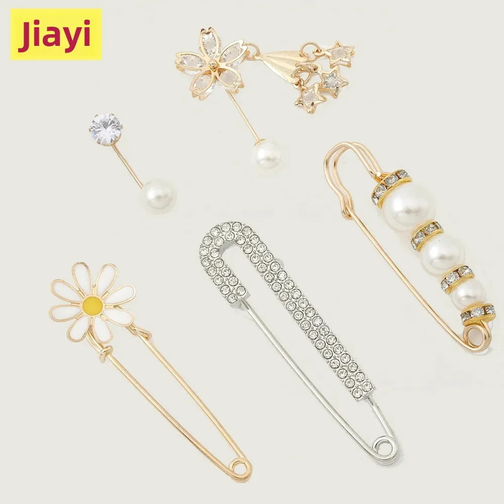Tight waist pin pants skirt clothes waist big change small fixed artifact clothes cardigan sweater anti-light brooch