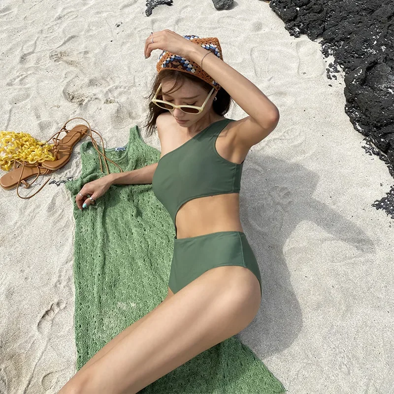 Sexy triangle one-piece swimsuit shoulder small chest fashion foreign trade factory direct cross-border supply wholesale hot spring swimsuit
