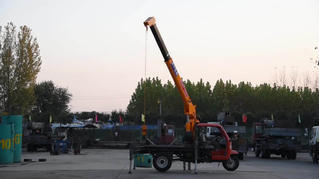 Straight Telescopic Boom Crane 3 Ton Pickup Truck Mounted Crane For