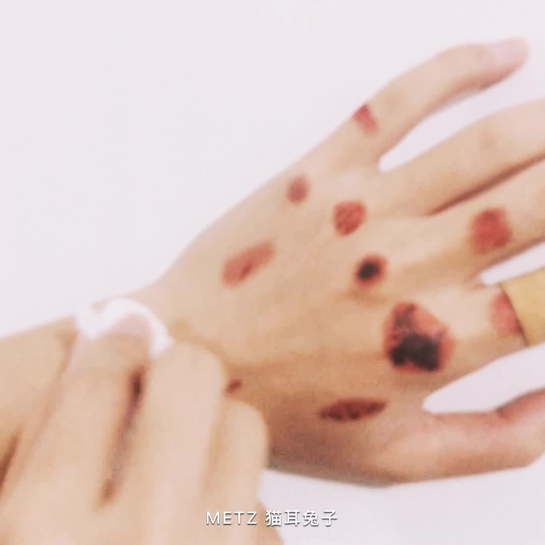 万圣节COS必备！METZ伤口贴纸测评🔥血迹咬痕秒变吸血鬼本鬼🧛🏻\u200d♀️_身体彩妆_淘宝美妆网, image size:1080x1080