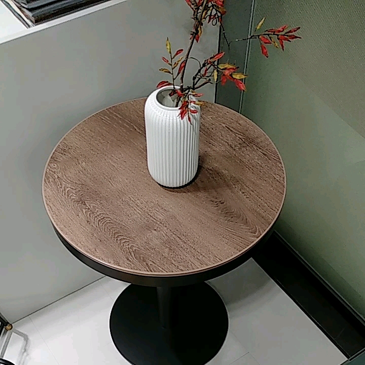 Yt0201 Dubai Single Leg Small Wooden Round Dining Table Buy Dining