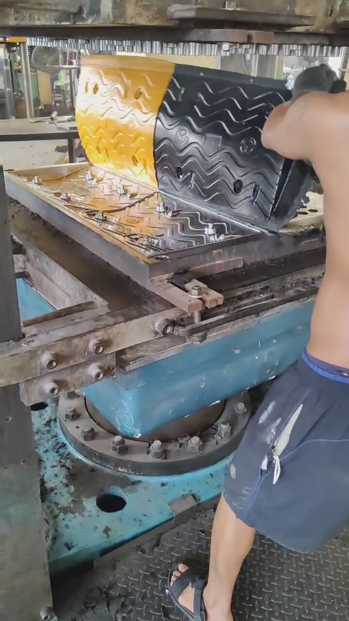 跨境橡胶波浪形减速带黄黑减速垄减速块减速板路拱坡垫可定制-阿里巴巴