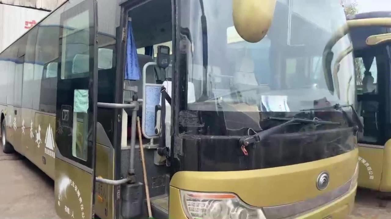 Customized Color Used Tour Yutong Bus 65 Seats Luxury Coach Bus For