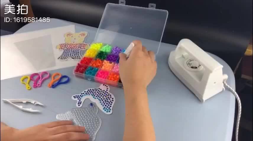 La Manuli Cuentas Para Planchar Brillan En Oscuridad – 5000 Piezas Tamaño Midi 5 Mm Con 2 Pinzas – Compatible Con Pyssla Y Hama – Set Creativo Para Niños +6 Años