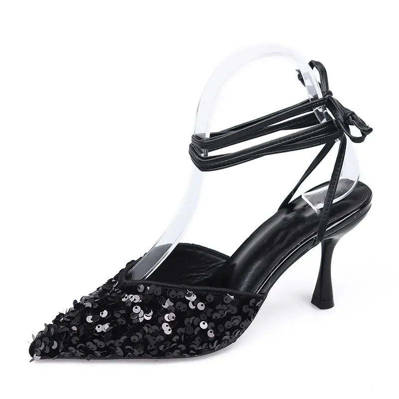 Черные ногти sequins носки?