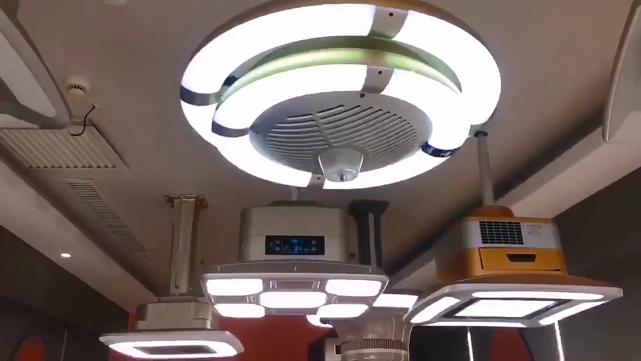 棋牌室提升必备。麻行被要机吸烟灯+空气净化器=健康娱乐新体验