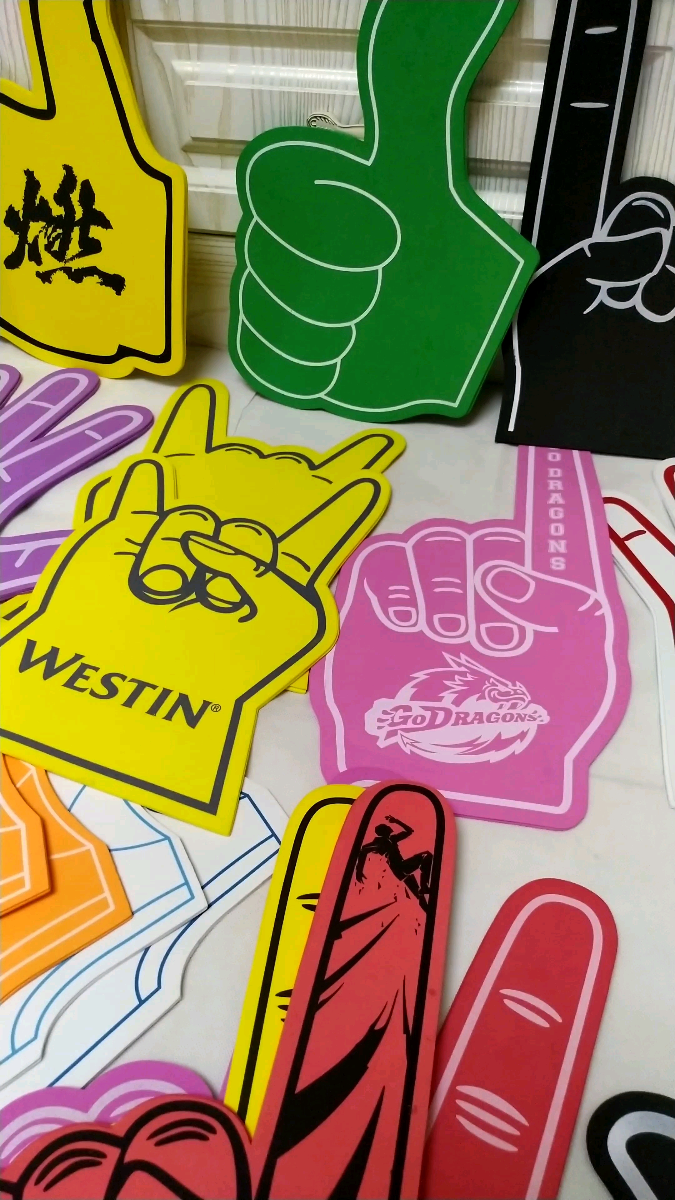 Promotional Cheering Eva Sponge Foam Hands Cheering Hand Thumb Held