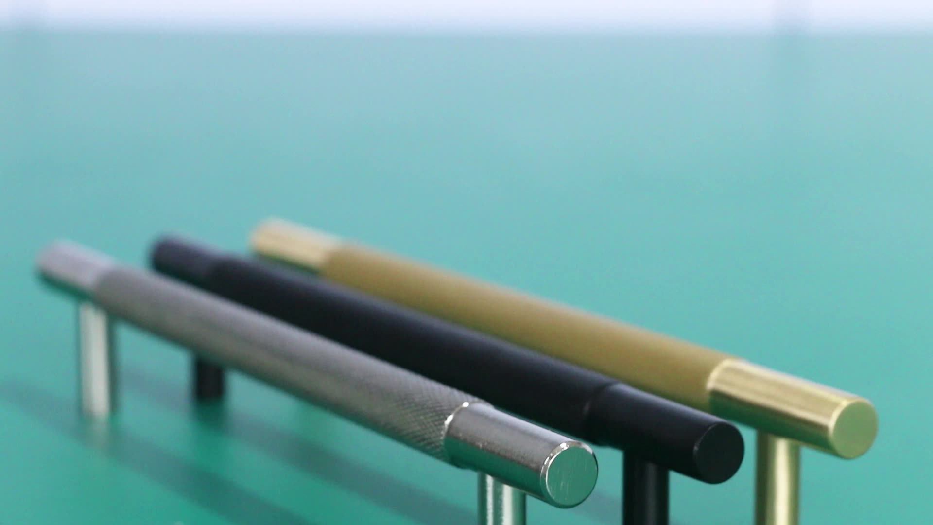 Qshk0054 Cheap Brushed Brass And Matte Black Kitchen Door Handles