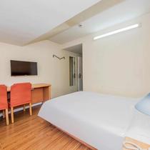 Home Like Home-Hangzhou West Lake Yintai Store Big Bed Room