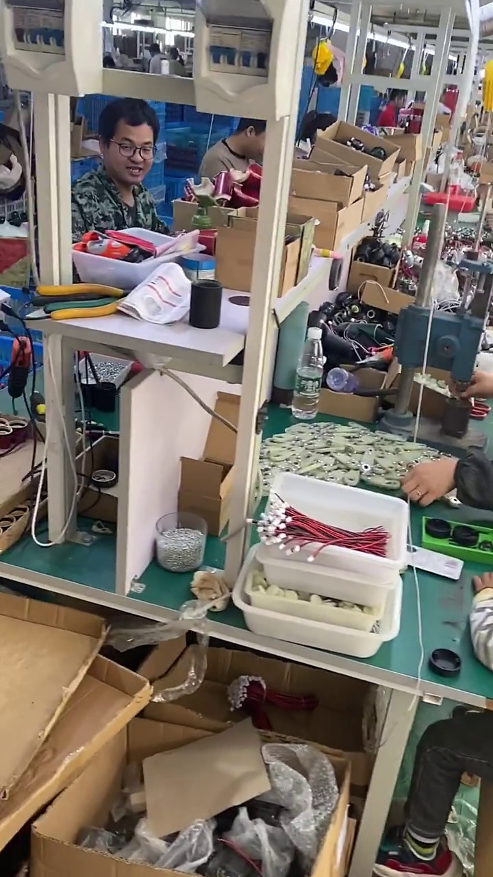 学生党必备。桌面吸尘器、橡皮擦屑铅笔灰整个实现。