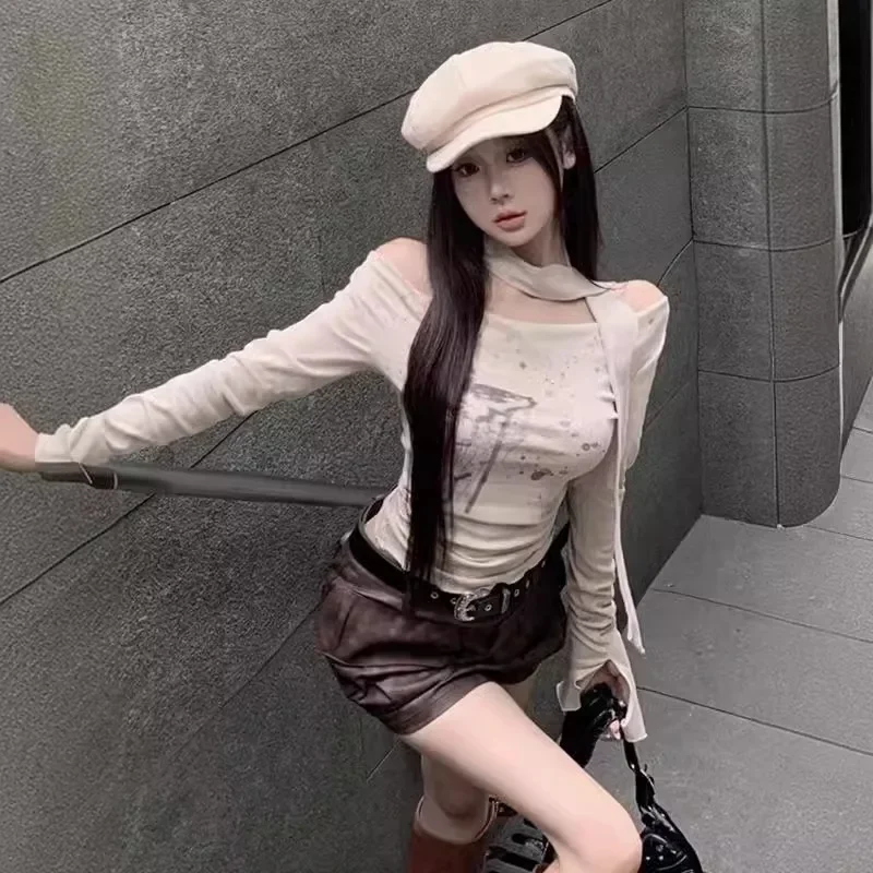 Pure Desire Sleeveless Print T-Shirt for Women - Autumn Fitted Short-Sleeve Top with Unique Design and Exposed Shoulder