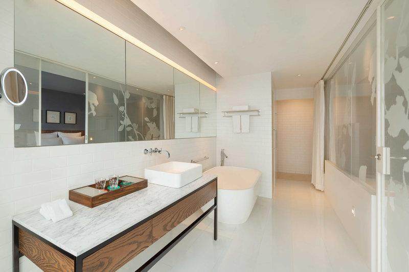 绿苑星酒店(南通荷兰街大学城店)高级双床房适合2025年的商务出行者吗？