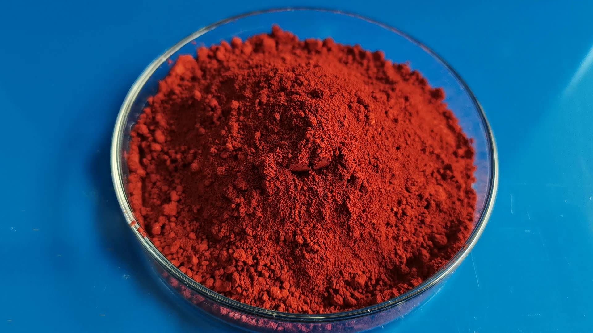 Красители железа. Оксид железа красный 101/ Iron Oxide Red 101. Пигмент 110 красный. Закись и окись железа. VYNAMON Red 325401 пигмент.