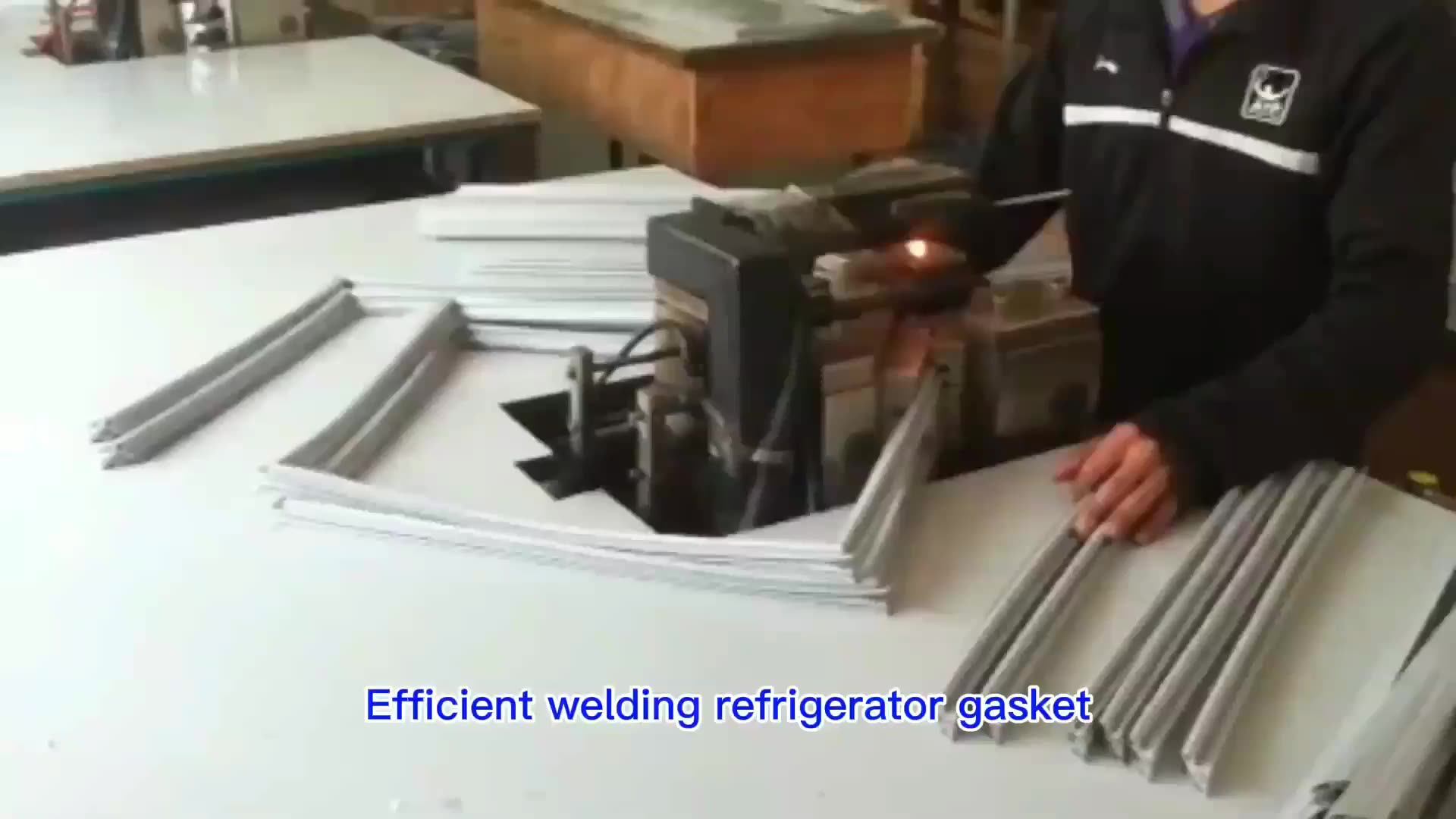 factory popular PVC plastic automatic Refrigerator door gasket welding