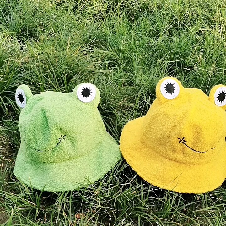 Cute Frog with a Hat Warm Winter Bucket Hat for Adults