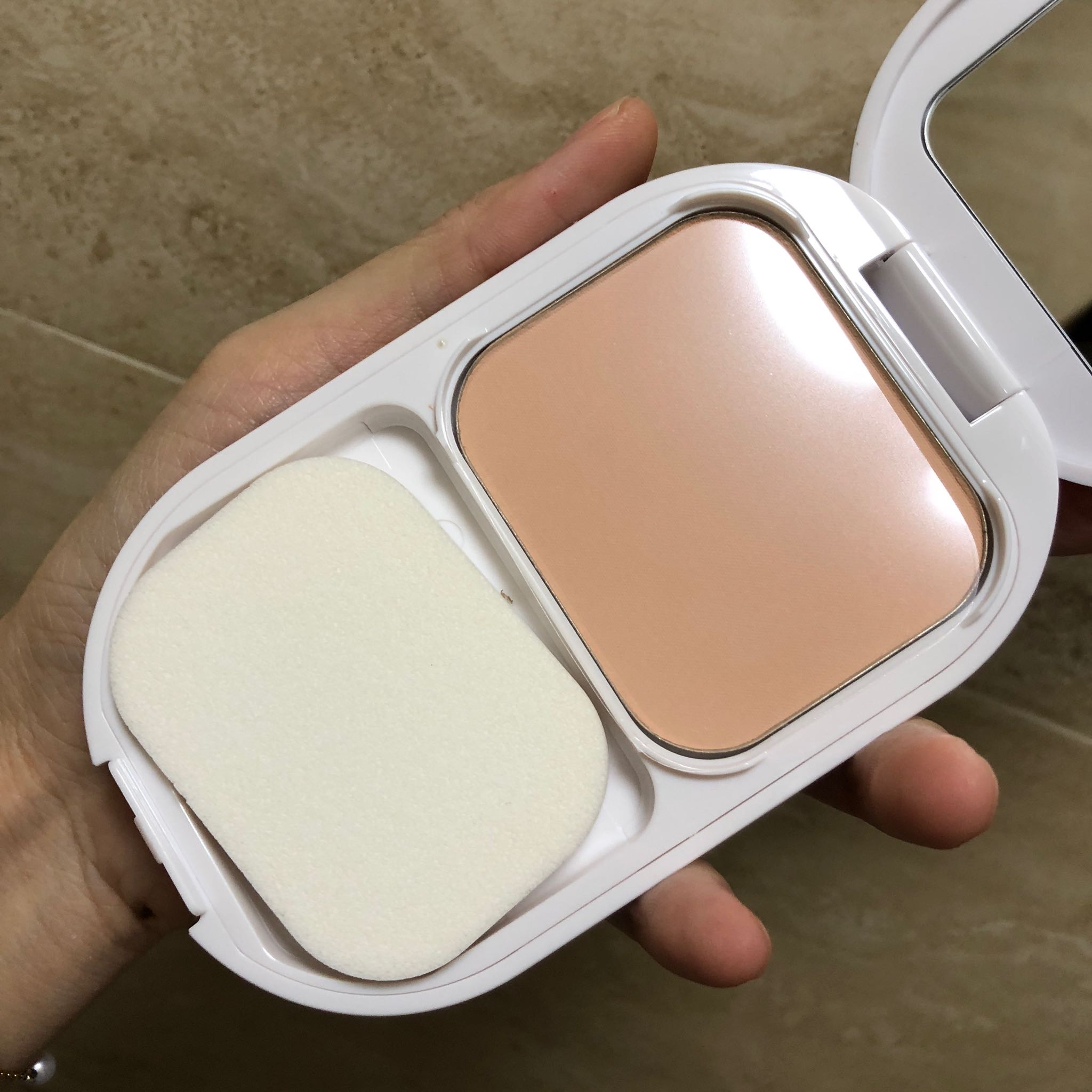 自带打光板蜜丝佛陀莹亮臻白粉饼怎么样？好用吗？亲自使用分享,第6张