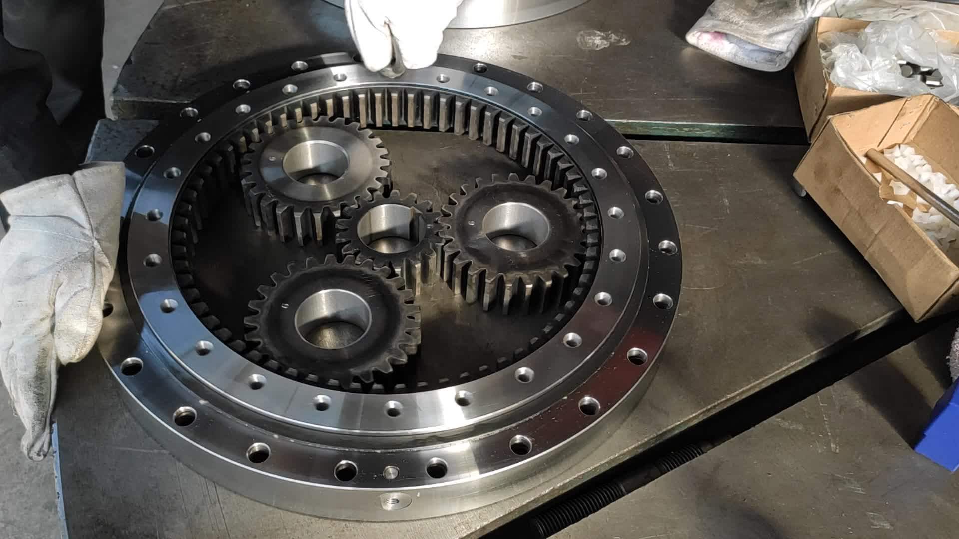 High Precision Cross Roller Turntable Slewing Bearing With Internal