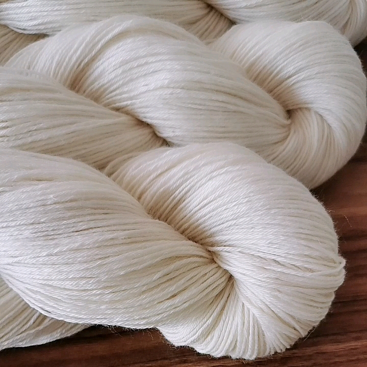 Good Quality Fingering / Sock Weight Cashmere Merino Blended Yarn For