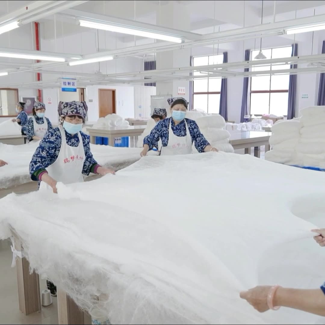 实体店专供桐乡双宫茧桑蚕丝原料光胎手工丝绵蚕丝被芯絮片批发-阿里巴巴