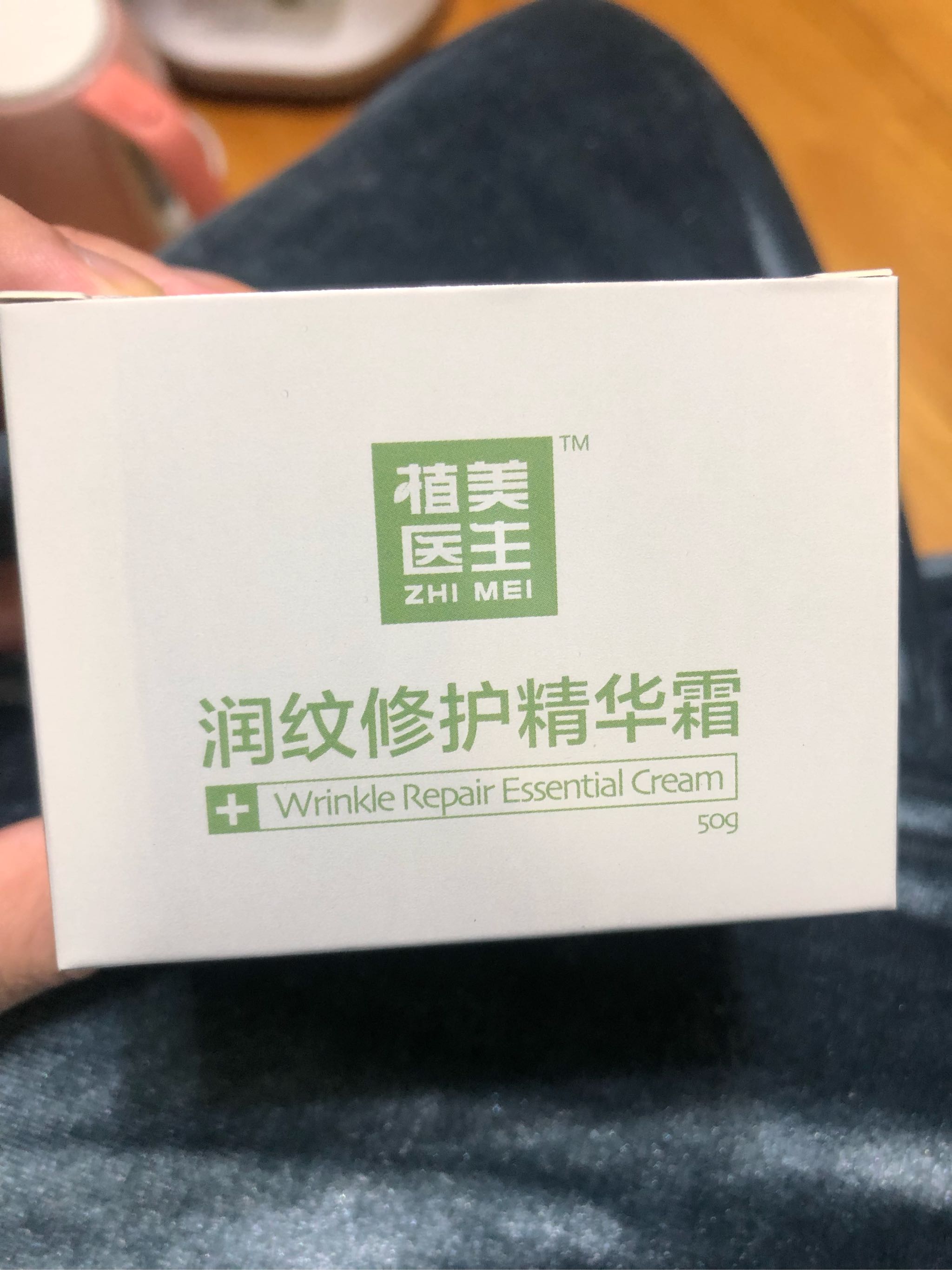 妊娠君滚蛋吧!人手一瓶的小修护用了挺久了，使用一个周后评测报告