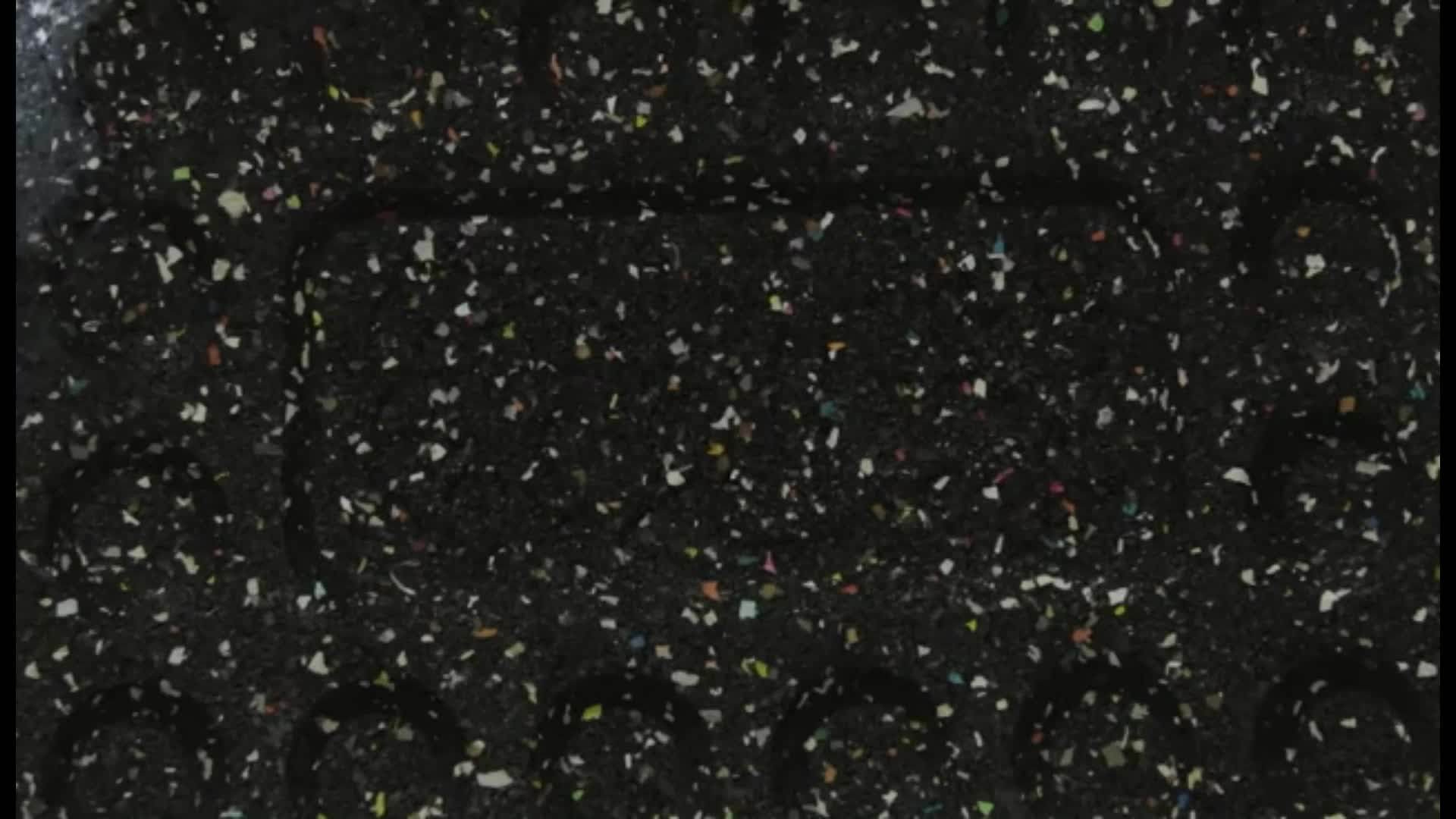 Anti slip cheap weight lifting green gym floor ,padded gym flooring