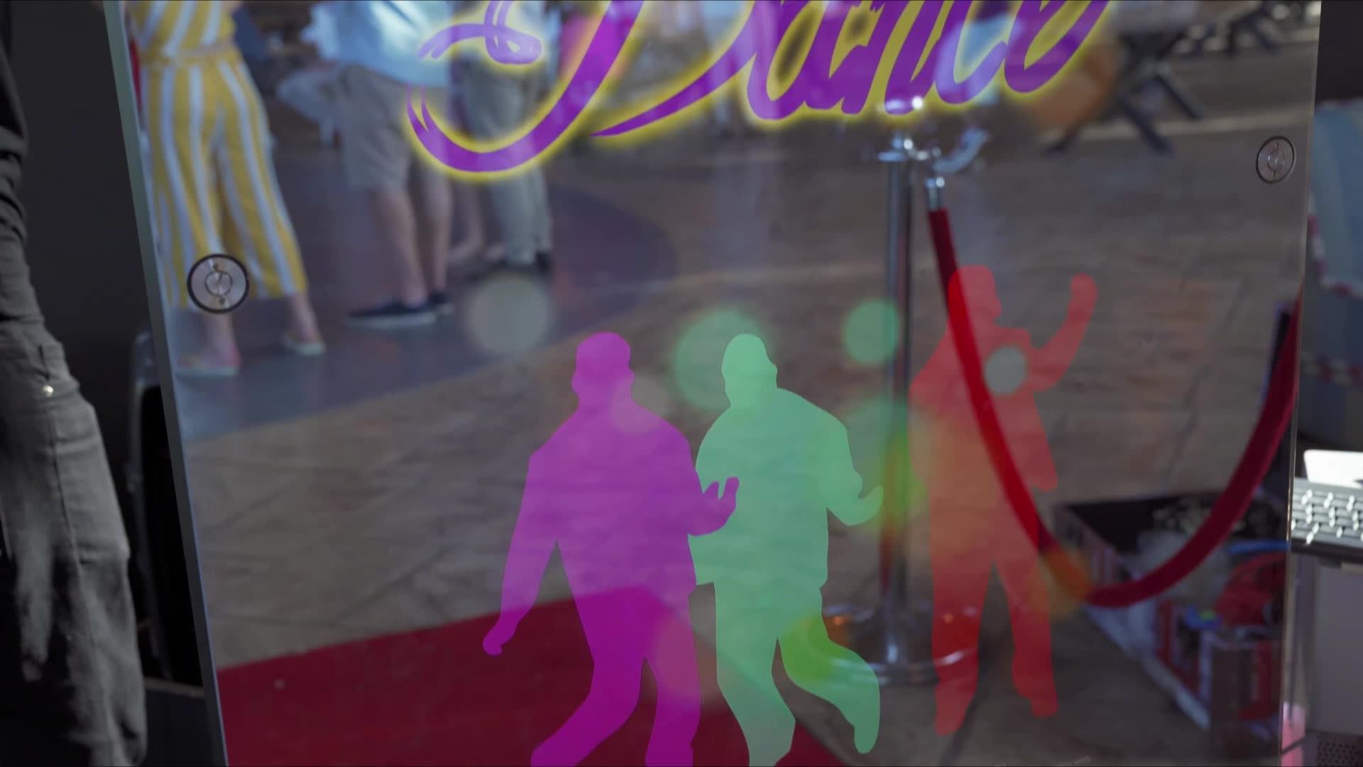 Full Set With Thermal And Camera Magic Mirror Booth With Led Frame