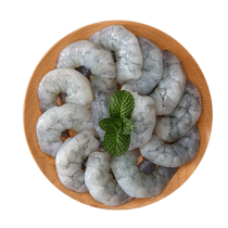 Green shrimps fresh frozen large shrimps fresh quick-frozen shrimps delineated fresh frozen sea shrimps