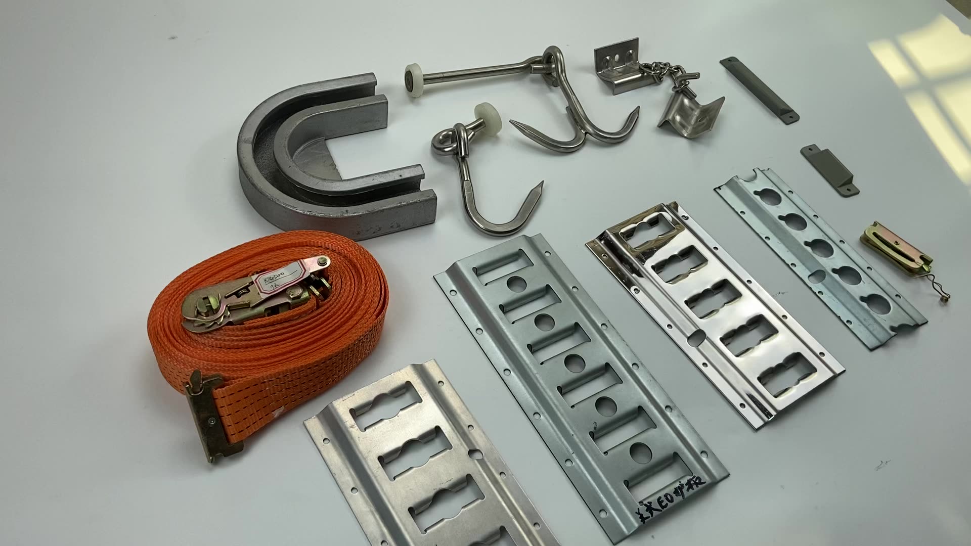 Horizontal e track. Horizontal e track. E track 53 van. металлоискатель minelab e-trac (комплектация стандарт) грунтовый. 6-8 straps for trailer.