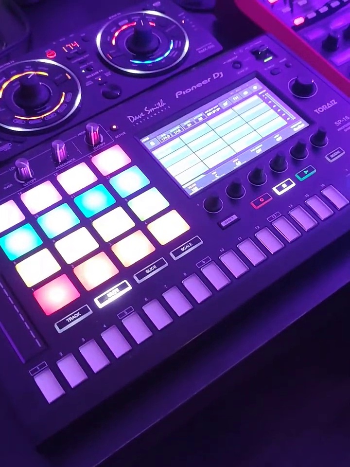 主体锋SP-16来了？这个台能够以“现场造Beat”的鼓机要封神？