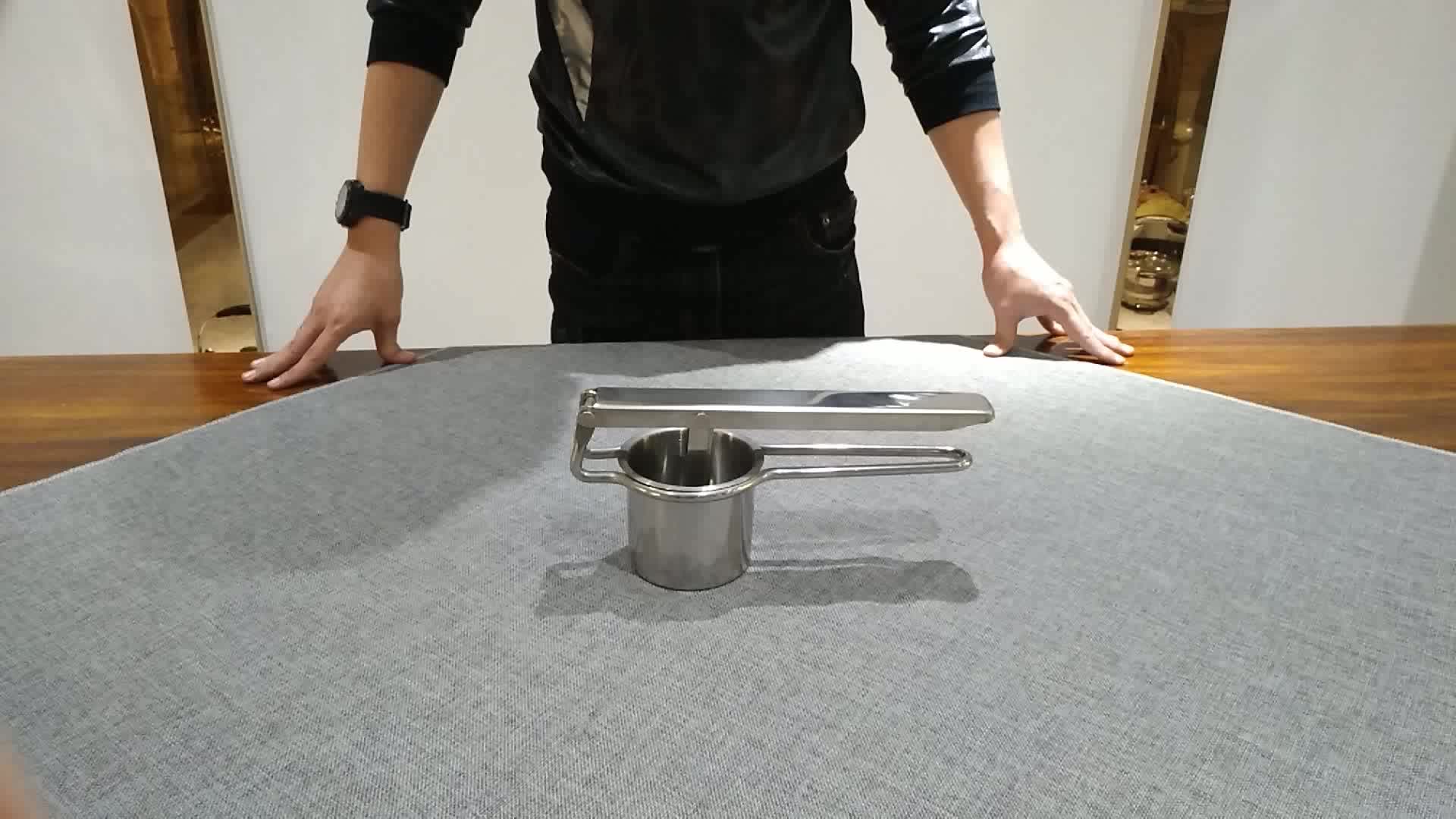 Stainless Steel Potato Ricer Manual Masher Strainer Press Mash Kitchen Gadget Tool With 3 Interchangeable Ricing Discs For Potatoes Fruits Vegetables Juicer