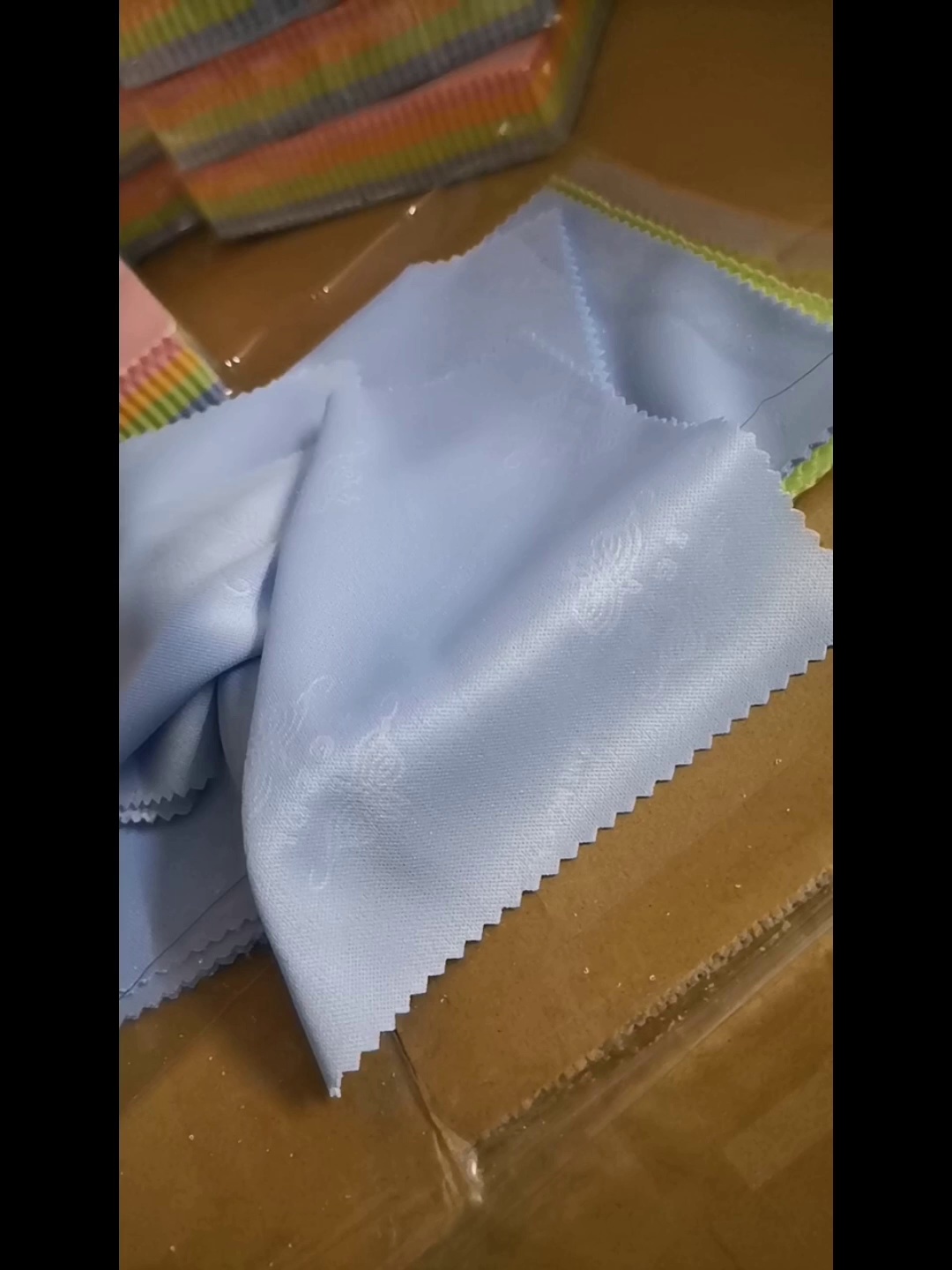 这擦布真能够擦出手机原厂屏的通透感？我信了。