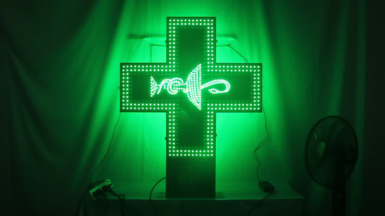 Зеленый свет аптека. Светодиодный крест. Аптека светодиоды. Аптека светодиодная. Зеленая мигалка.