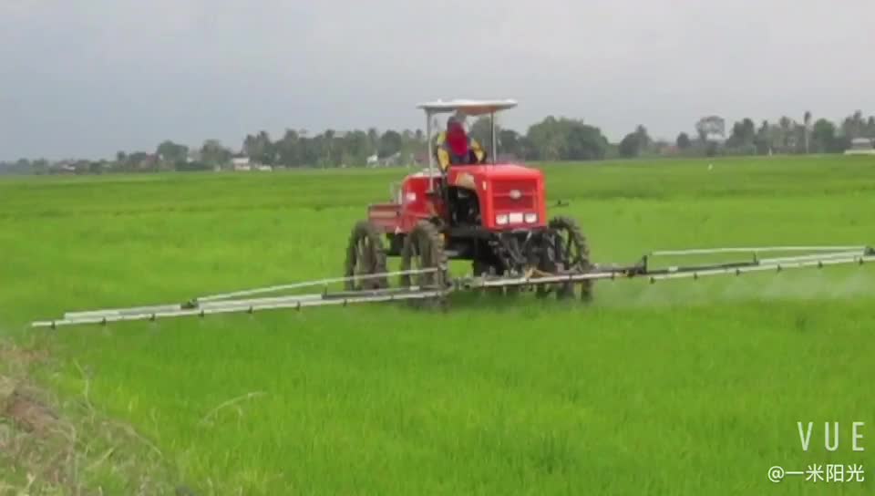 Selfpropelled High Clearance Agriculture Boom Sprayer Machine In Farm