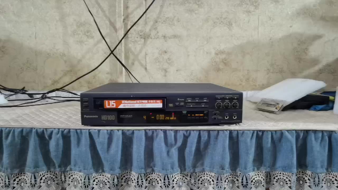 绝绝子。松下HD-100录诸比例诸例如机+VHS录比如带，复古玩家的“情怀暴击”