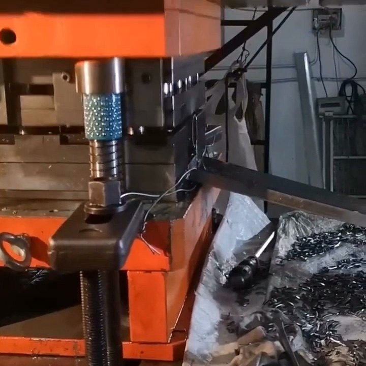 Small Plate Hole Punching Machine / Sheet Metal Stamping Oil Press