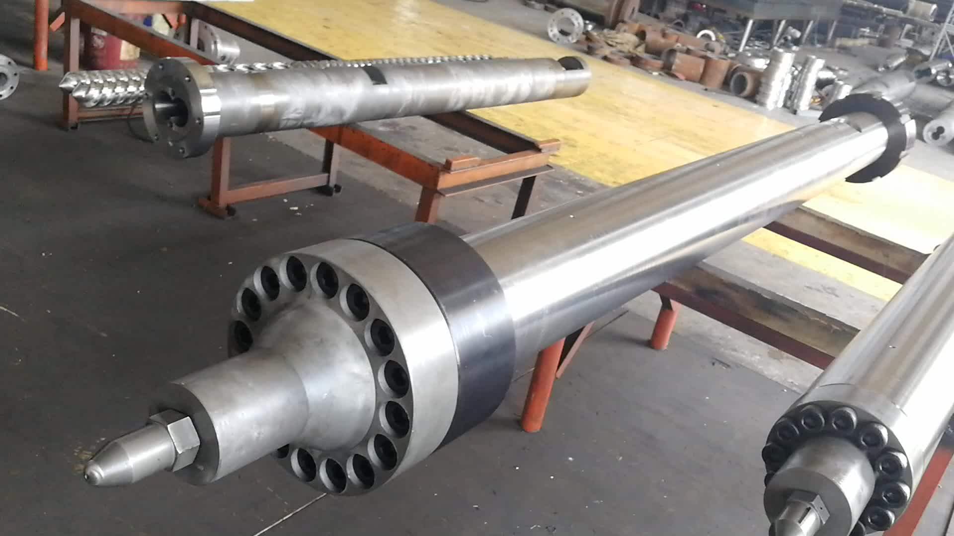 Bimetallic Injection Screw Barrel For Plastic Molding Machine Buy