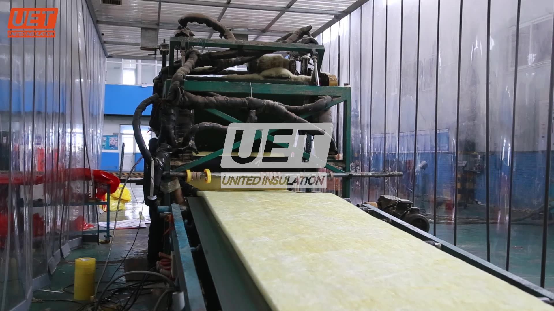 White Vinyl Faced Thermal Insulation Material 12kg/m3 50mm Glass Wool