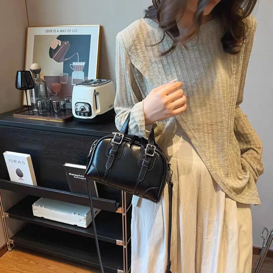 High-Quality Texture Women's 2024 New Korean Retro Handbag, Unique Girl's Versatile Shoulder and Crossbody Bag