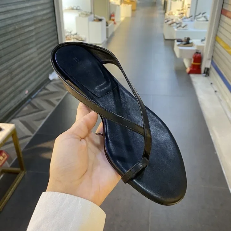 2026 новая pointed toe шлепанцы женские летние верхняя одежда кожа толстой подошвой ленивые сандалии