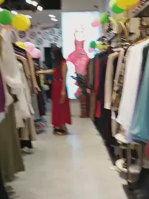 Special display rack for clothing stores Floor-to-ceiling hangers Men's and women's Nakajima shelves Wrought iron shelves for selling clothes