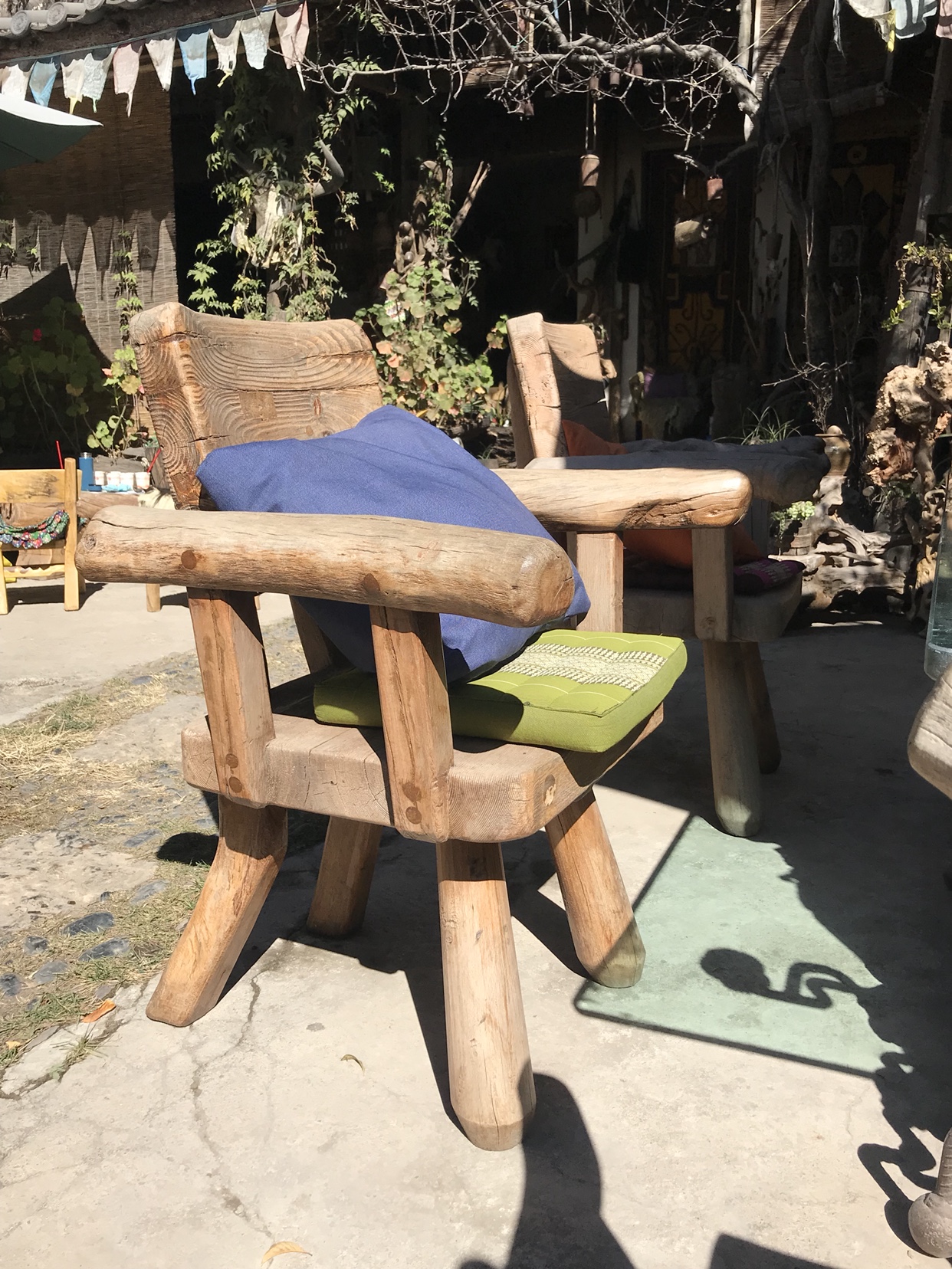 Yunnan Lijiang Pangu Wagang Village Old Wood Armchair Log Homestay Inn Original Ecological Furniture