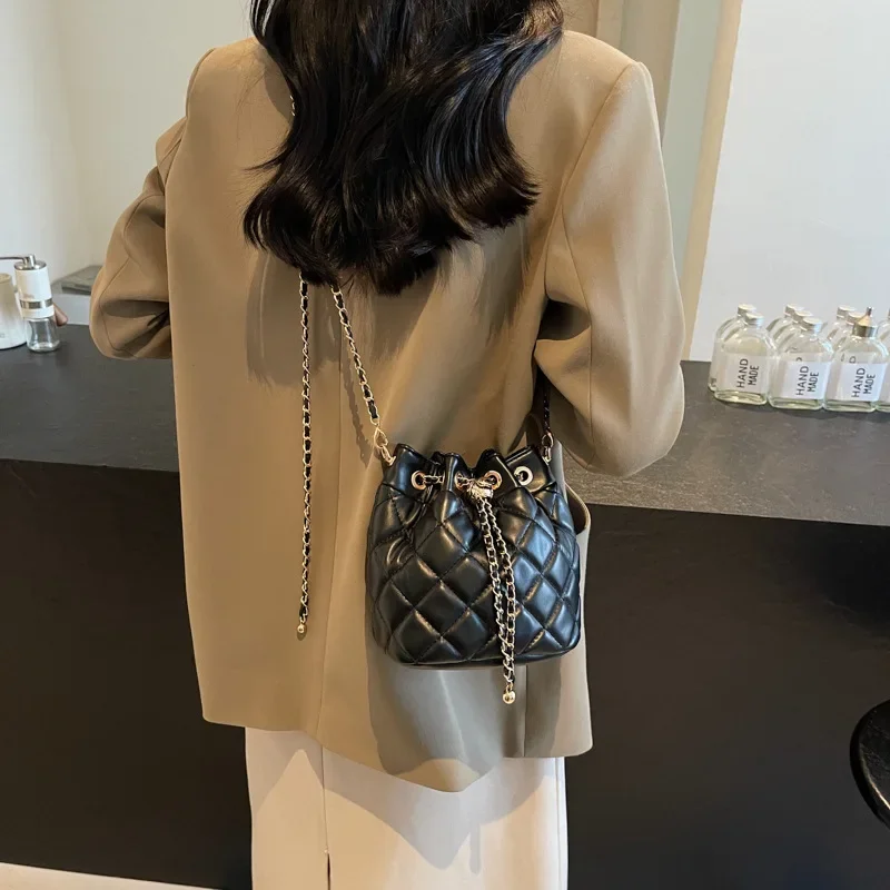 2024 New Polka Dot Chain Strap Bag Crossbody Small Drawstring Bucket Bag Luxury Round Bucket Bag Shoulder Bag Crossbody Bag for Women