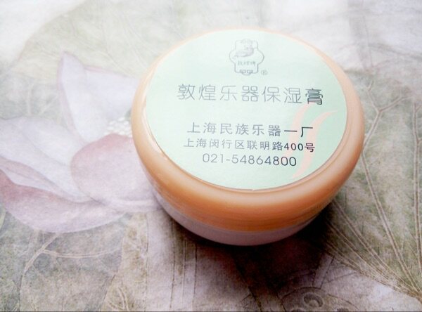Dunhuang Guzheng Moisturizing Cream Pipa Erhu Yangqin Bamboo Flute Musical Instrument Moisturizing Cream Guqin Maintenance Oil Anti-crack Cream