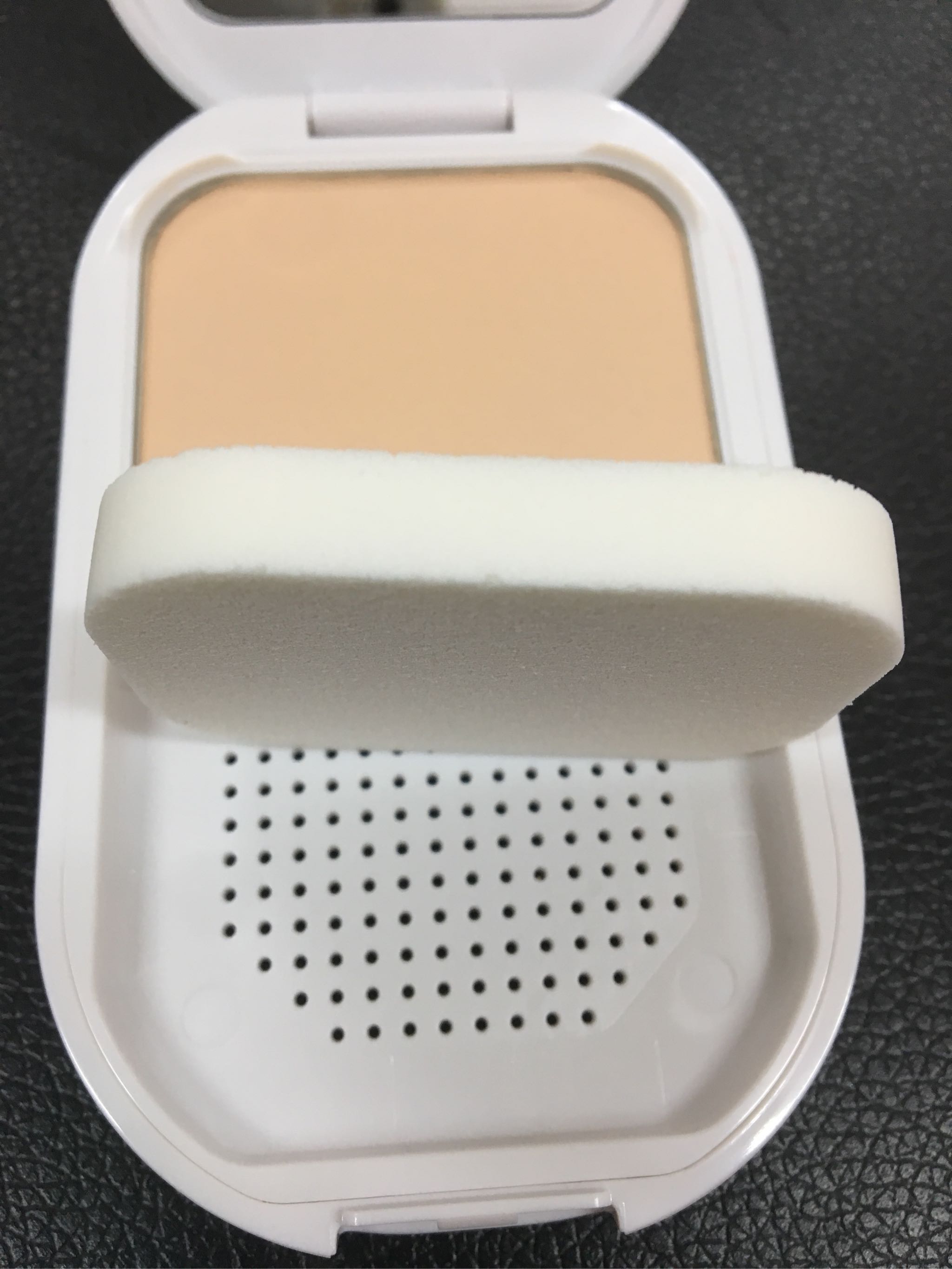 自带打光板蜜丝佛陀臻白防晒粉饼质量怎么样好不好用，一个月使用感受,第3张